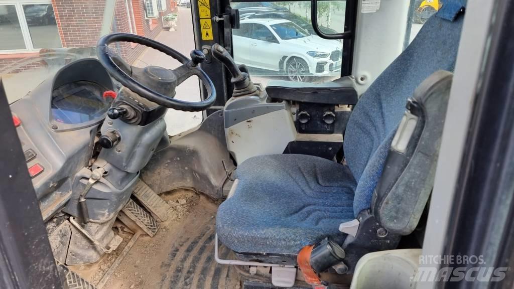 Hitachi ZW 220-6 Iekrāvēji uz riteņiem