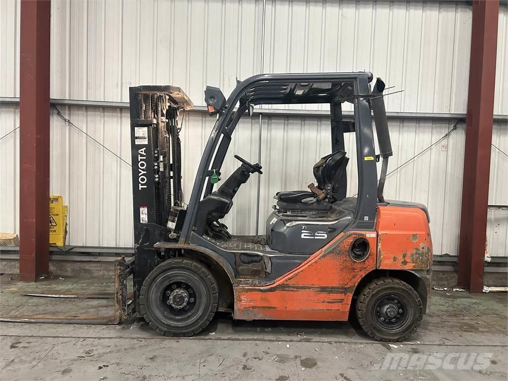Toyota 02-8FDF25 Tehnika ar dīzeļa dzinēju