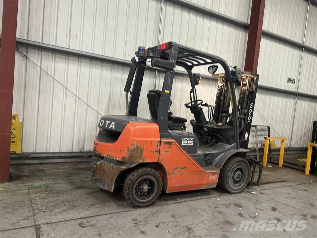 Toyota 02-8FDF25 Tehnika ar dīzeļa dzinēju