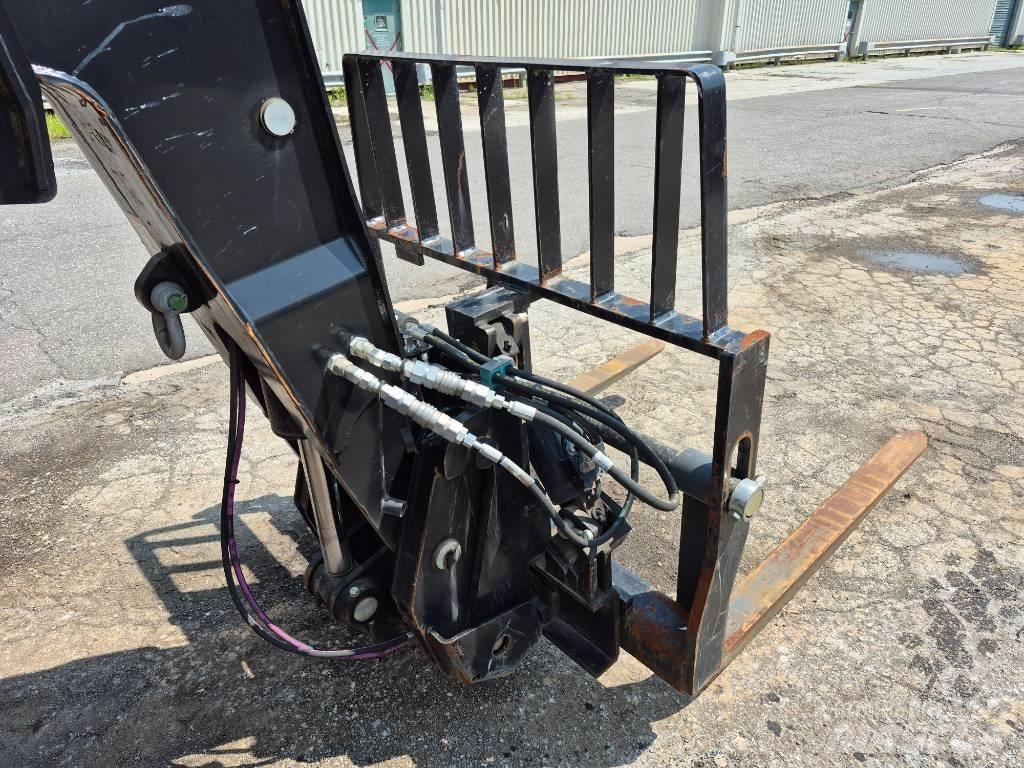 CAT TL 642 Teleskopiskie manipulatori