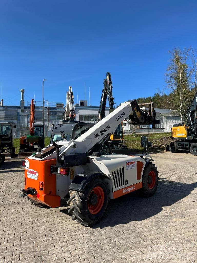 Bobcat T 2250 Teleskopiskie manipulatori
