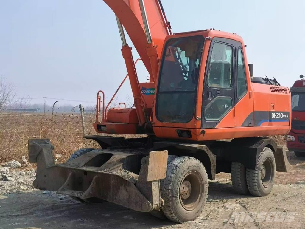 Doosan DH210W-7 Ekskavatori uz riteņiem