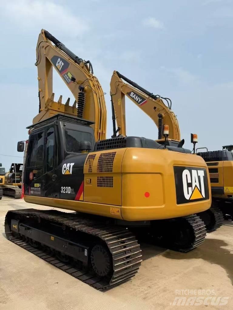 CAT 323D2L Kāpurķēžu ekskavatori
