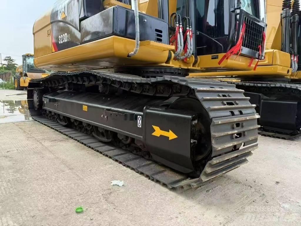 CAT 323D2L Kāpurķēžu ekskavatori