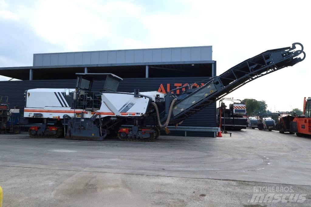 Wirtgen W250 Asfalta dzesēšanas iekārtas