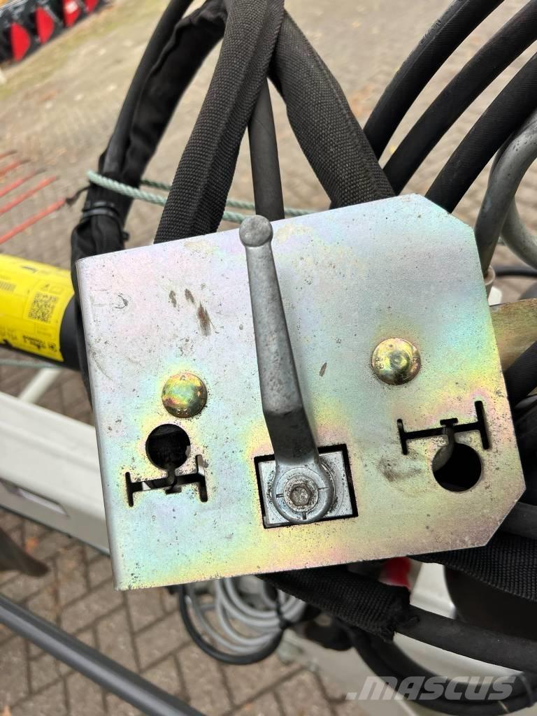 CLAAS Liner 2900 Vālotāji