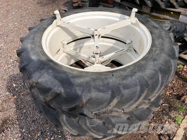 Pirelli 13.6 R38 Riepas, riteņi un diski