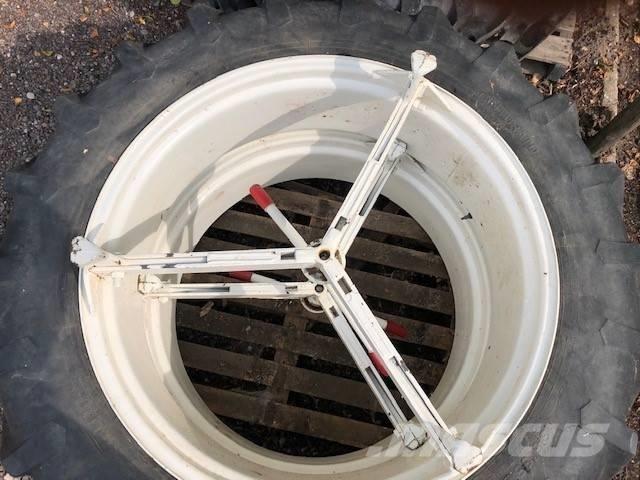 Pirelli 13.6 R38 Riepas, riteņi un diski