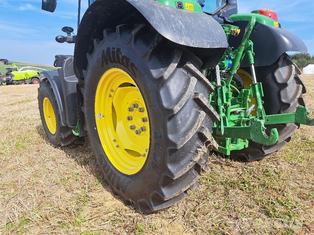 John Deere 6110M Traktori