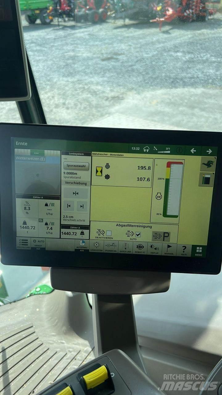 John Deere T670 Ražas novākšanas kombaini