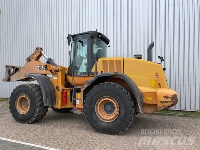 CASE 921F Iekrāvēji uz riteņiem