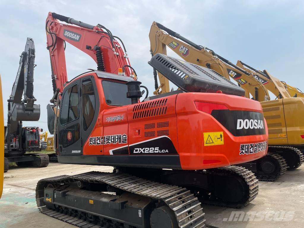 Doosan DX225LCA Kāpurķēžu ekskavatori