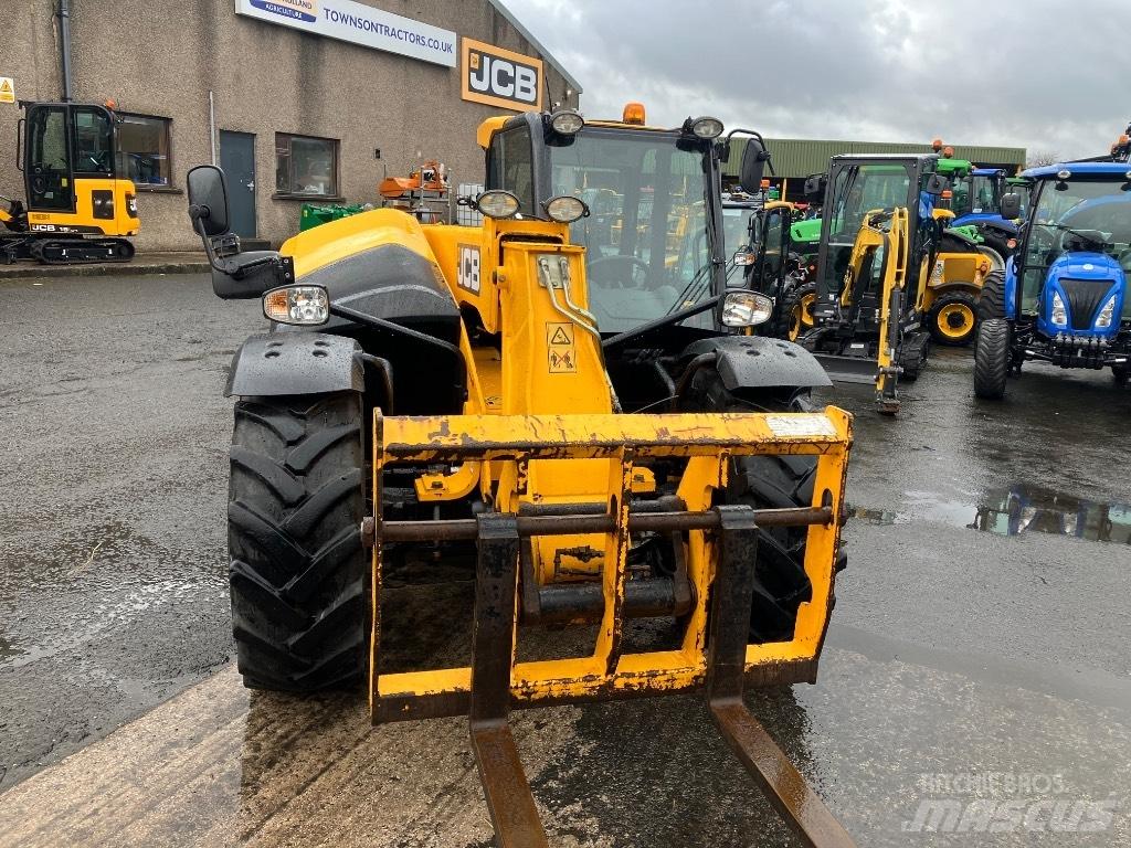 JCB 527-58 Agri Lauksaimniecības pacēlāji