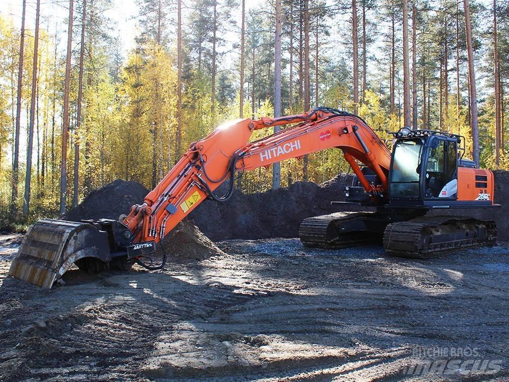 Hitachi ZX 250 LC-6 Kāpurķēžu ekskavatori