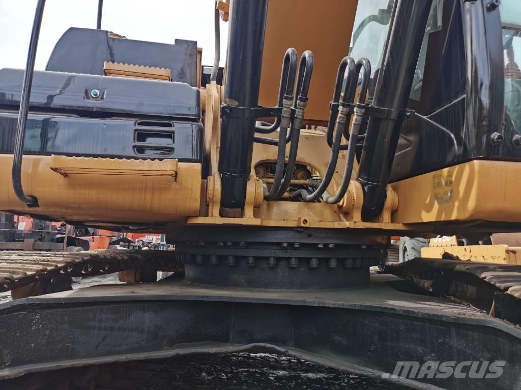CAT 323D Kāpurķēžu ekskavatori
