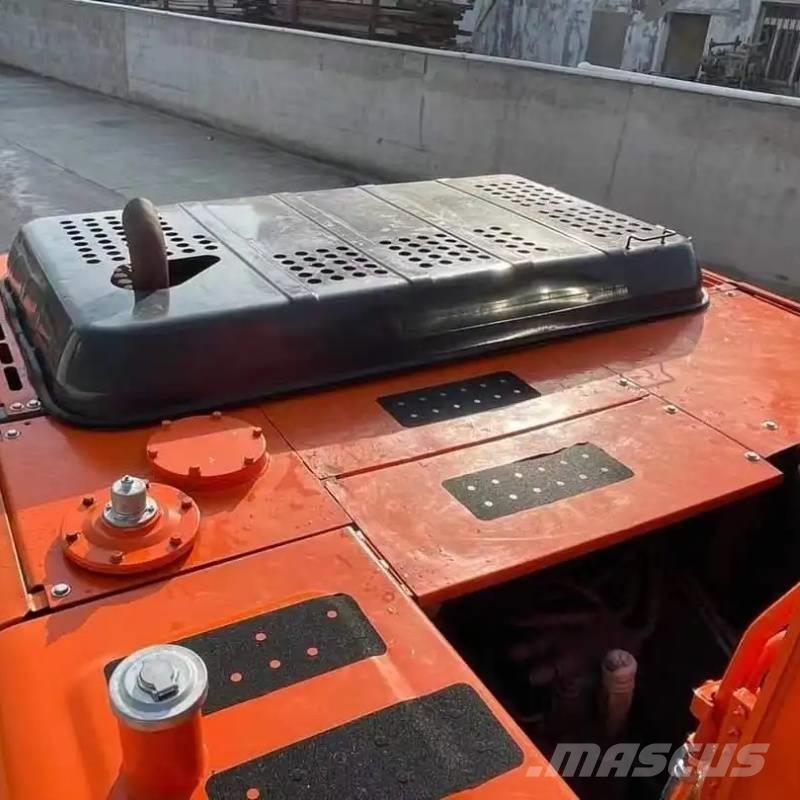 Hitachi ZX 200 Kāpurķēžu ekskavatori