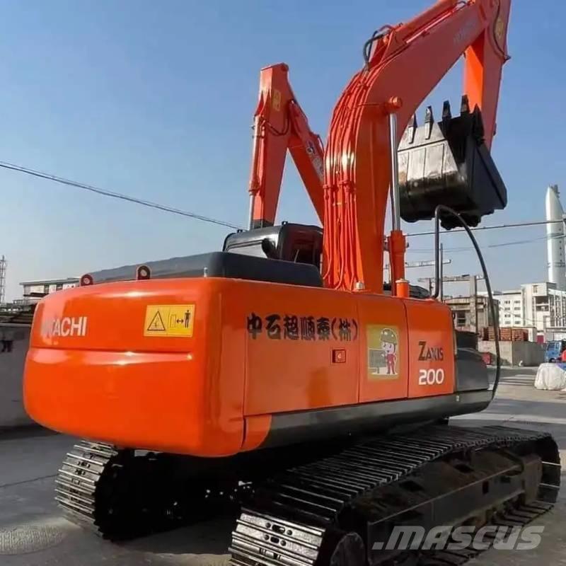 Hitachi ZX 200 Kāpurķēžu ekskavatori