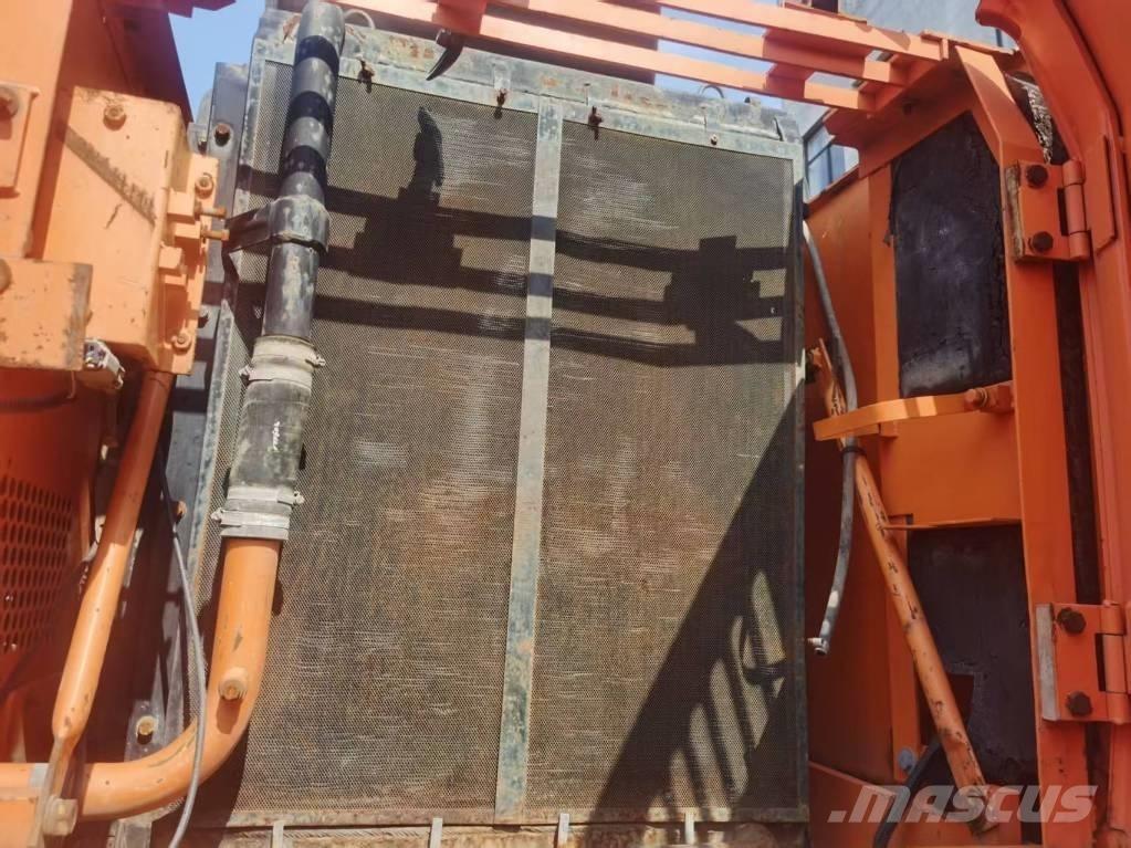 Doosan DH 210 W-7 Ekskavatori uz riteņiem