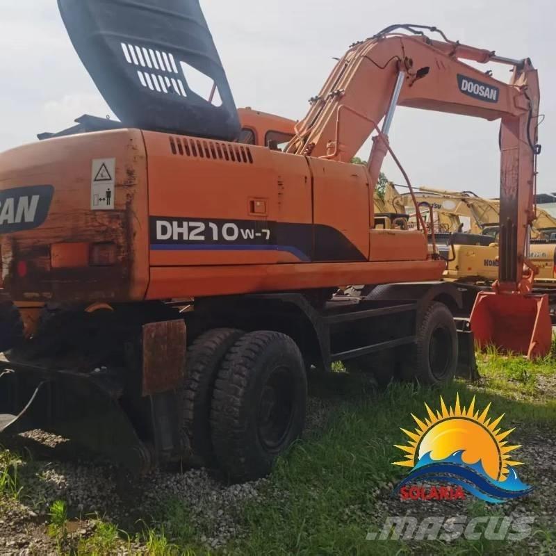 Doosan DH 210 W-7 Ekskavatori uz riteņiem