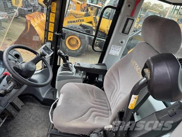 Hitachi ZW 250-6 Iekrāvēji uz riteņiem