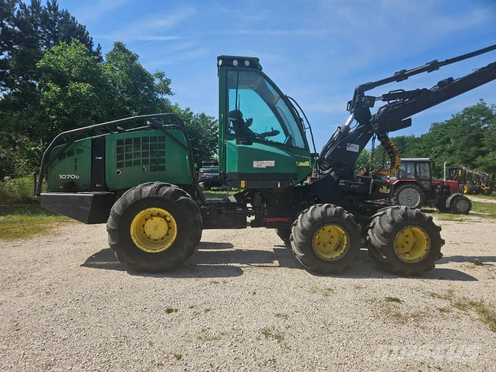 John Deere 1070 D Harvesteri