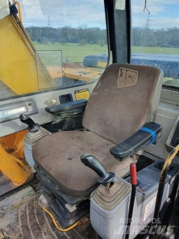 JCB JS 130 Kāpurķēžu ekskavatori