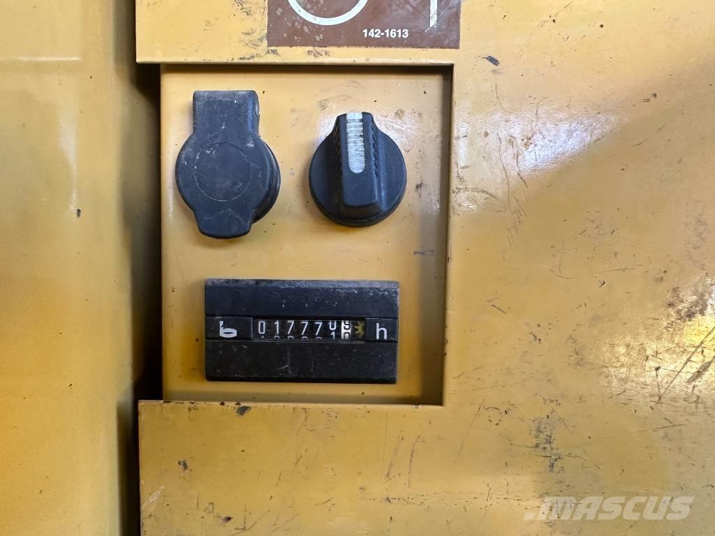 CAT M 320 VAH Ekskavatori uz riteņiem
