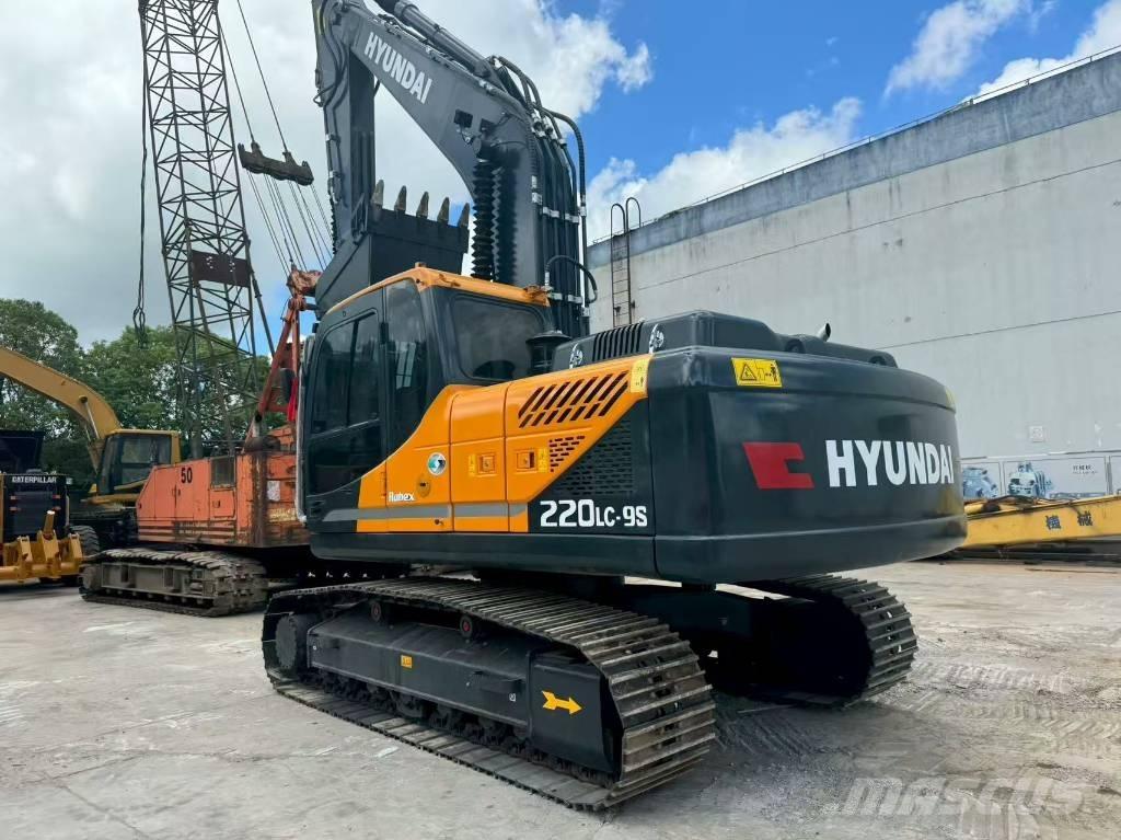 Hyundai R220LC-9S Kāpurķēžu ekskavatori