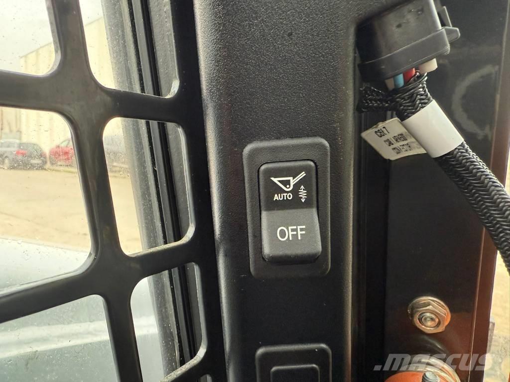 Bobcat S 590 Lietoti riteņu kompaktiekrāvēji