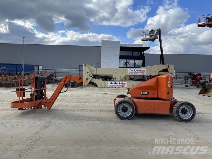 JLG E450AJ Strēles pacēlāji