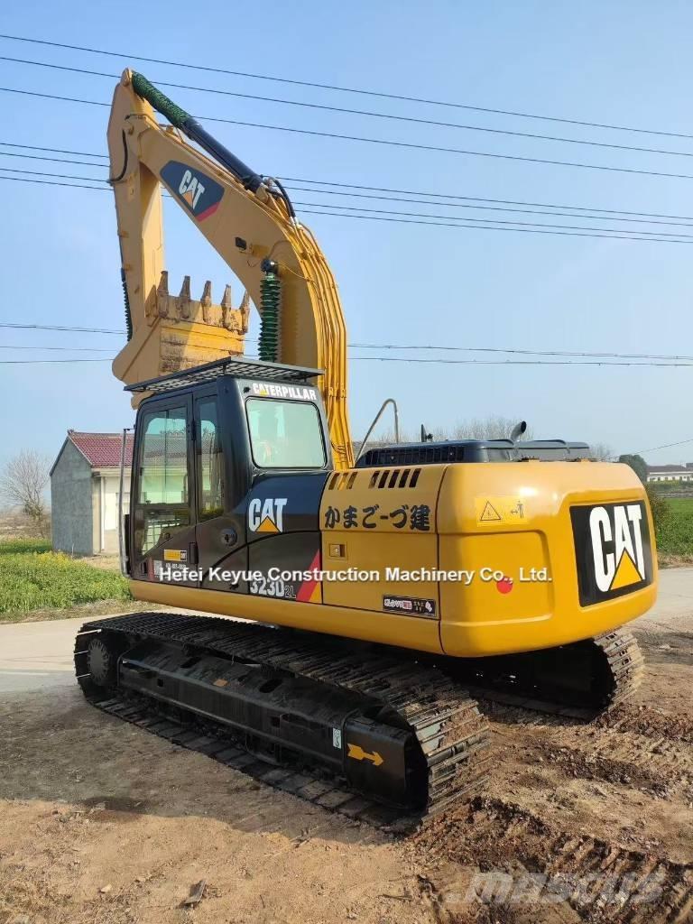 CAT 323 Kāpurķēžu ekskavatori