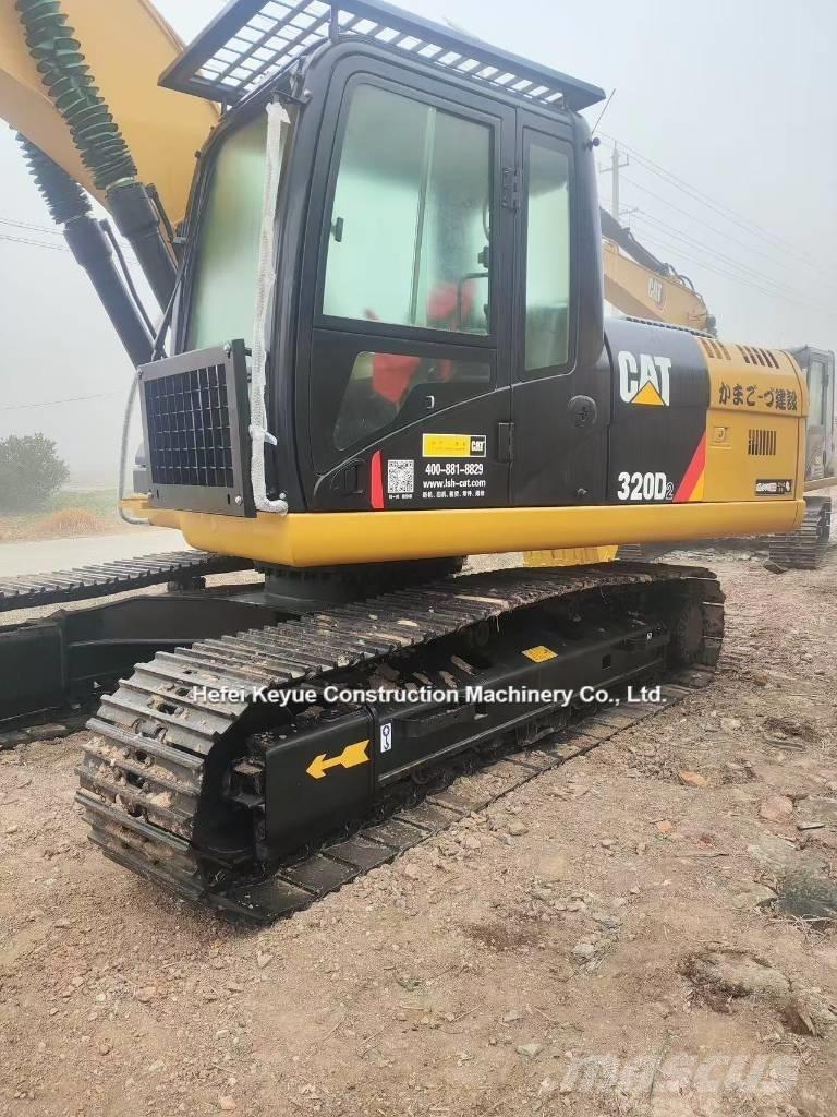 CAT 323 Kāpurķēžu ekskavatori