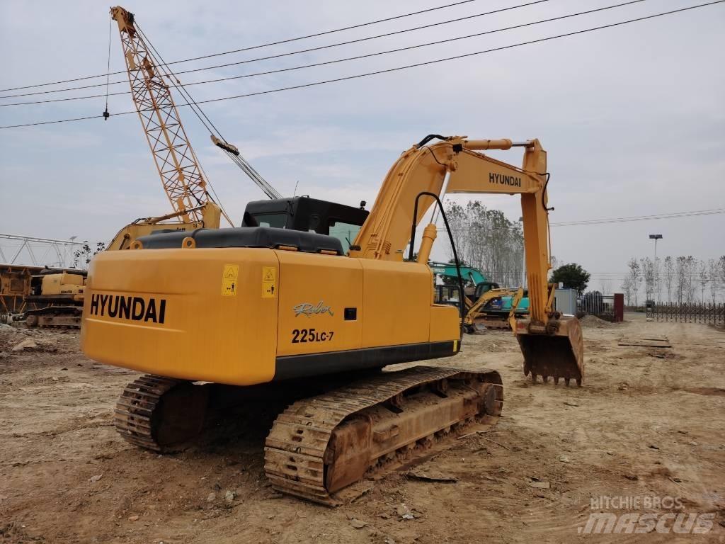 Hyundai R225LC-7 Kāpurķēžu ekskavatori