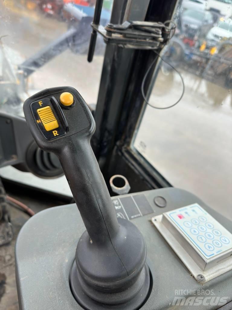 CAT 936H Iekrāvēji uz riteņiem