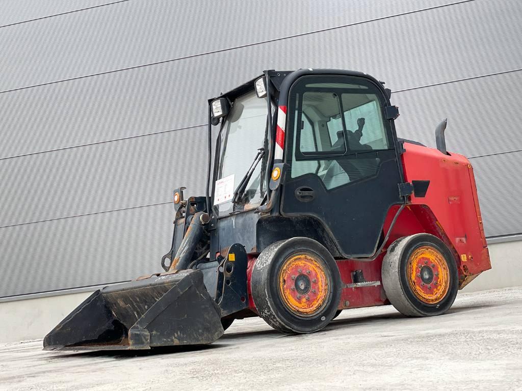JCB R260 Lietoti riteņu kompaktiekrāvēji