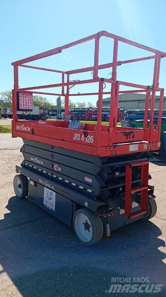 SkyJack SJ4626 Šķerveida pacēlāji