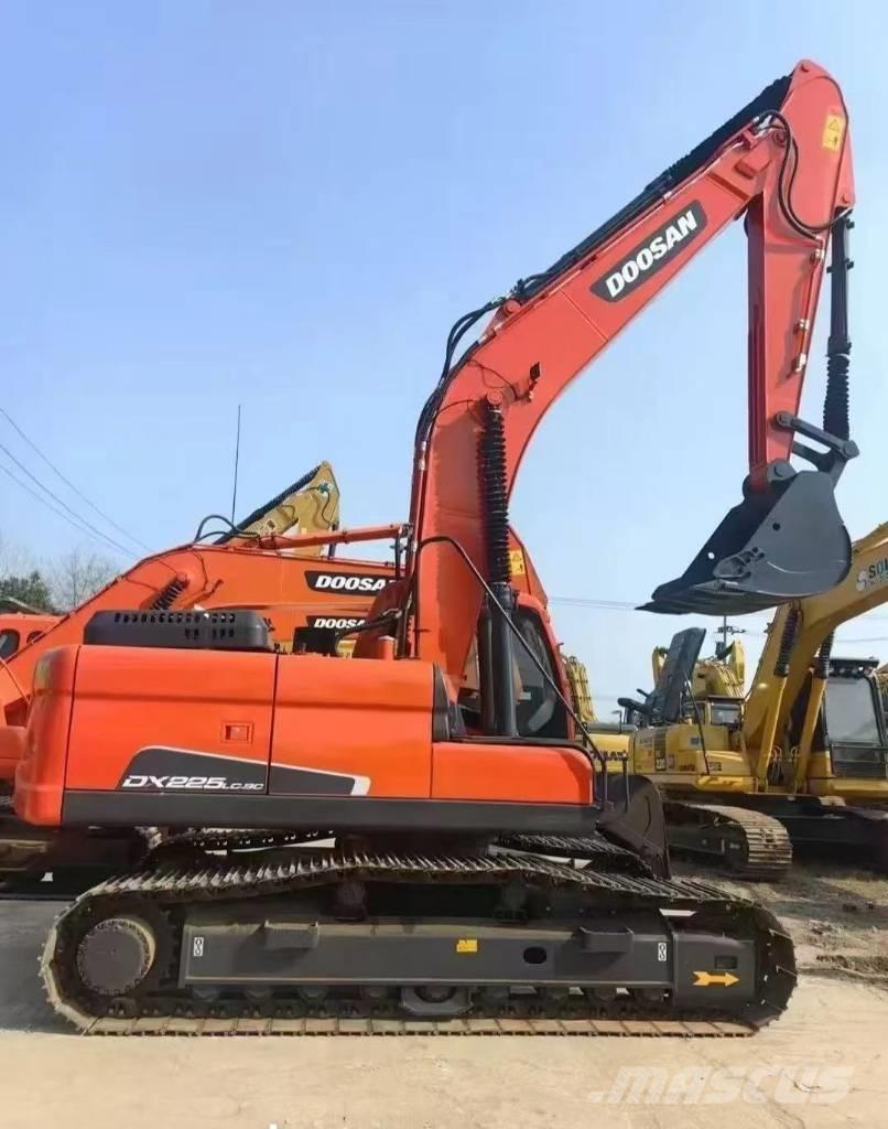 Doosan DX 225 LC Kāpurķēžu ekskavatori