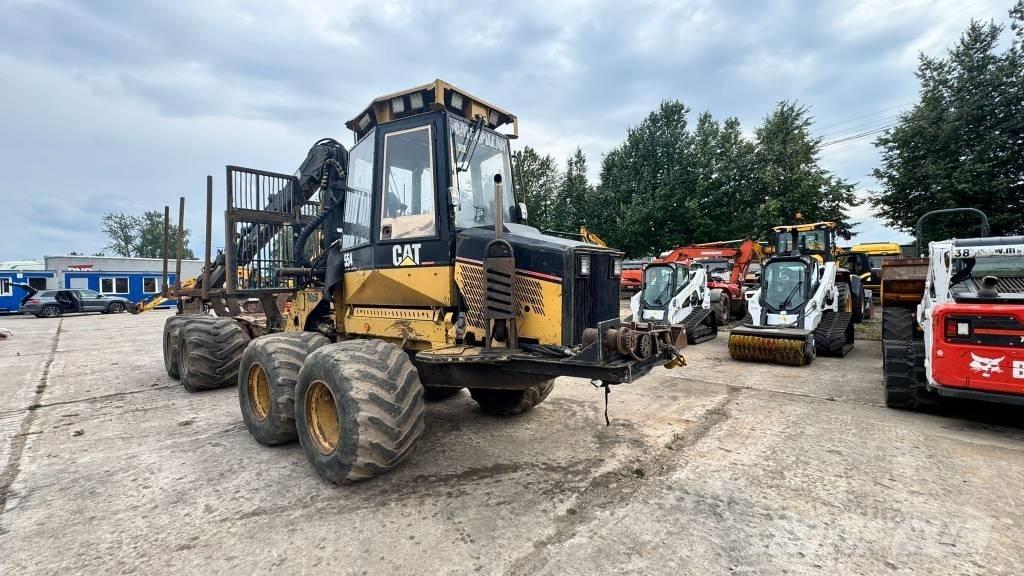 CAT 554 Forvarderi