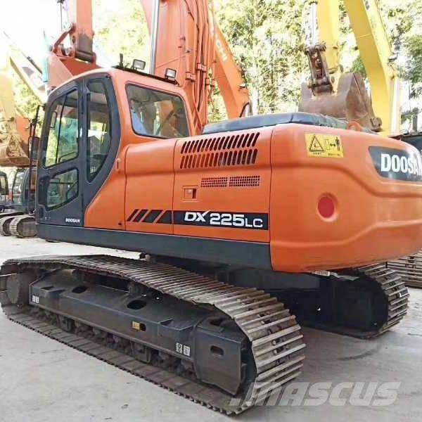 Doosan dx225 Kāpurķēžu ekskavatori