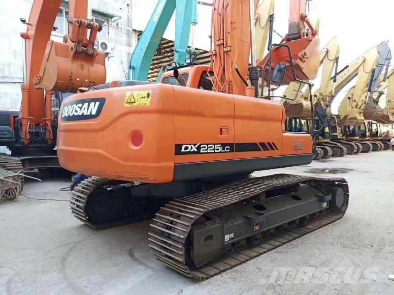 Doosan dx225 Kāpurķēžu ekskavatori