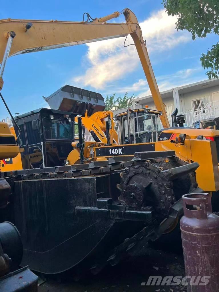 CAT 320 B L Amfībijas tipa ekskavatori