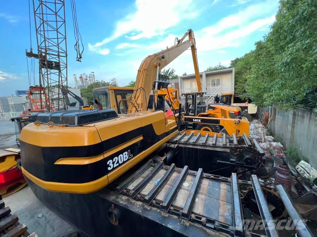 CAT 320 B L Amfībijas tipa ekskavatori
