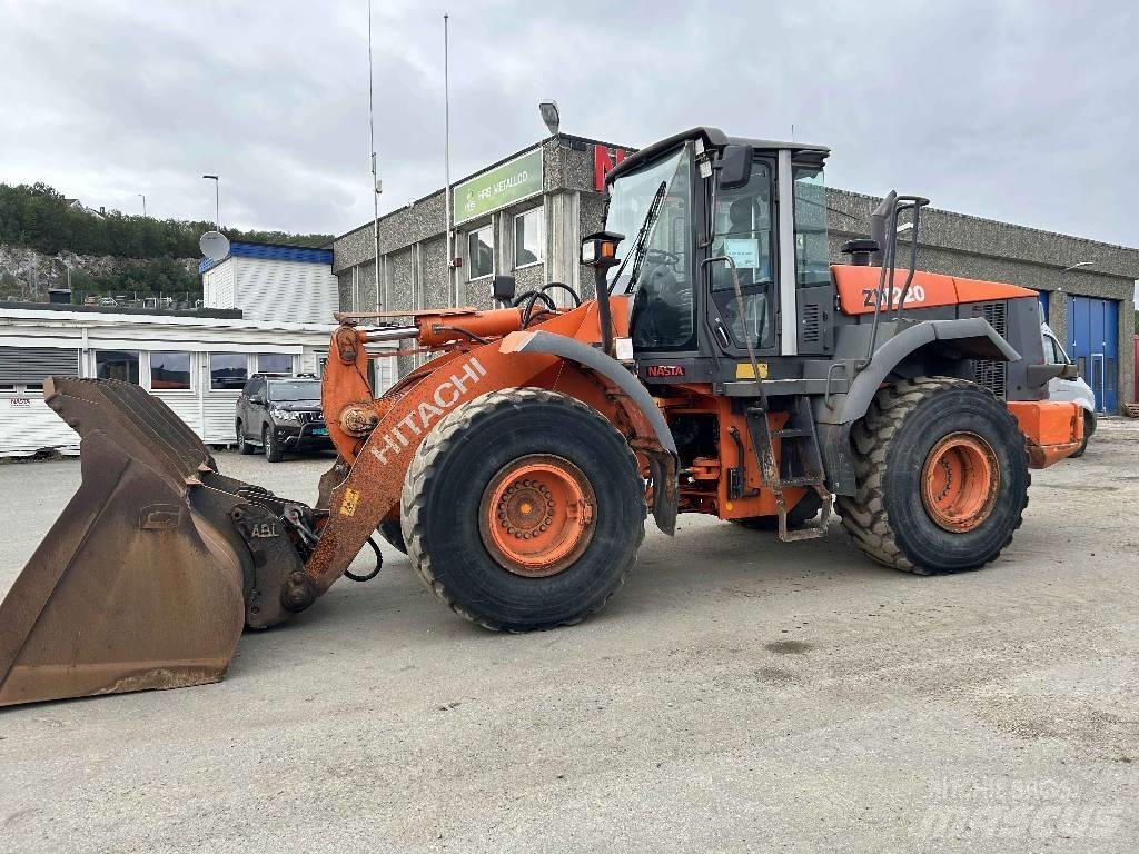 Hitachi ZW 220 Iekrāvēji uz riteņiem