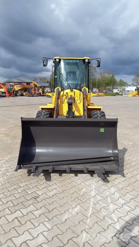 Volvo L 30 G Iekrāvēji uz riteņiem
