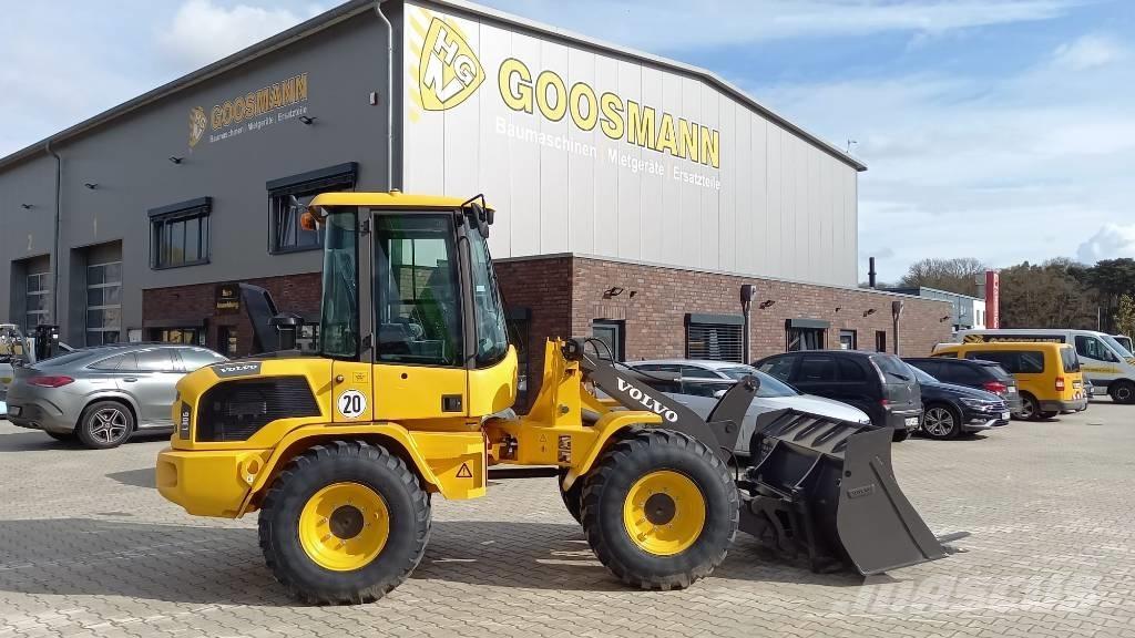 Volvo L 30 G Iekrāvēji uz riteņiem