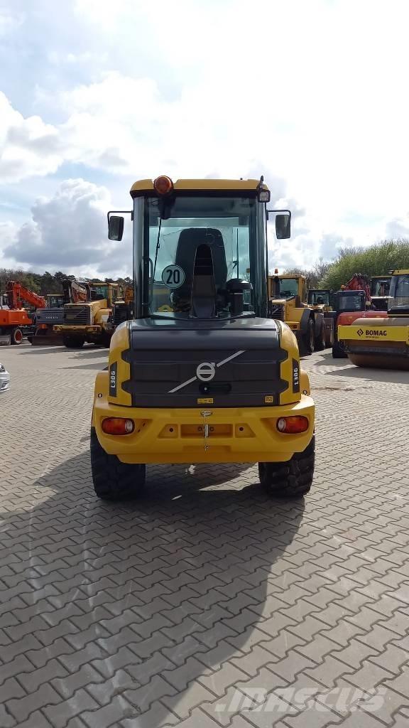 Volvo L 30 G Iekrāvēji uz riteņiem