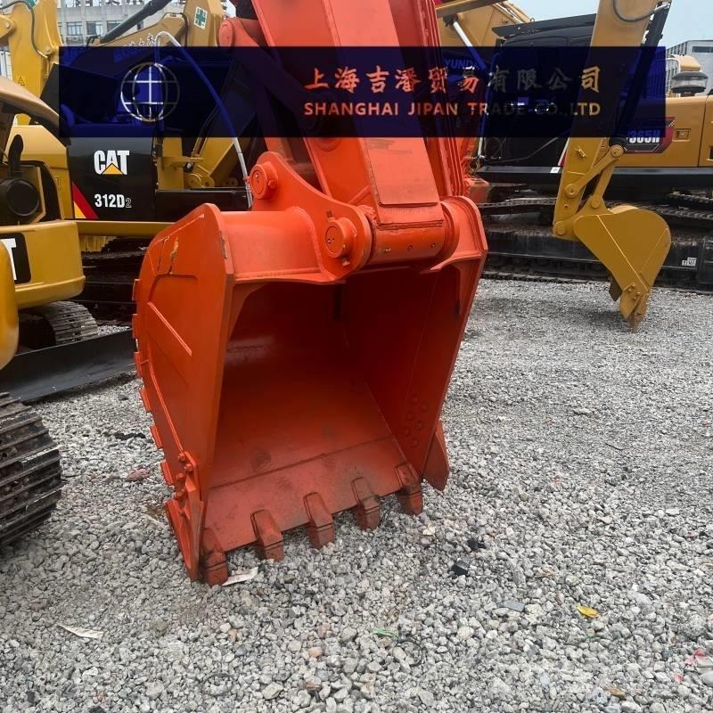 Hitachi ZX 200 Kāpurķēžu ekskavatori