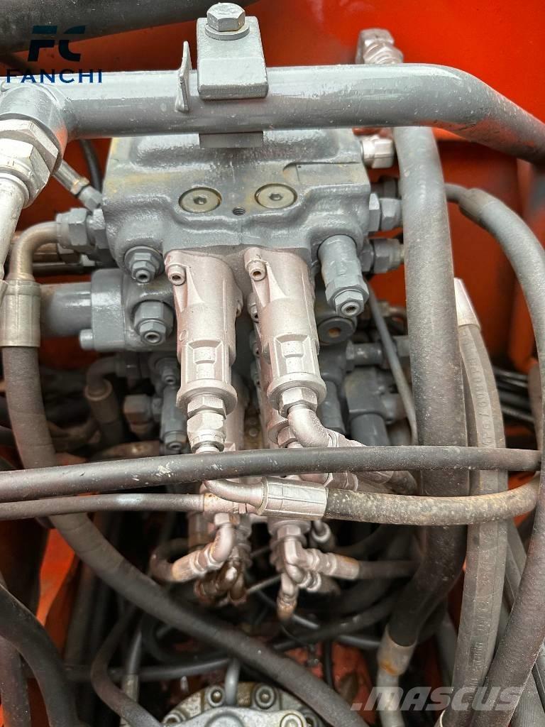 Hitachi ZX 70 Kāpurķēžu ekskavatori