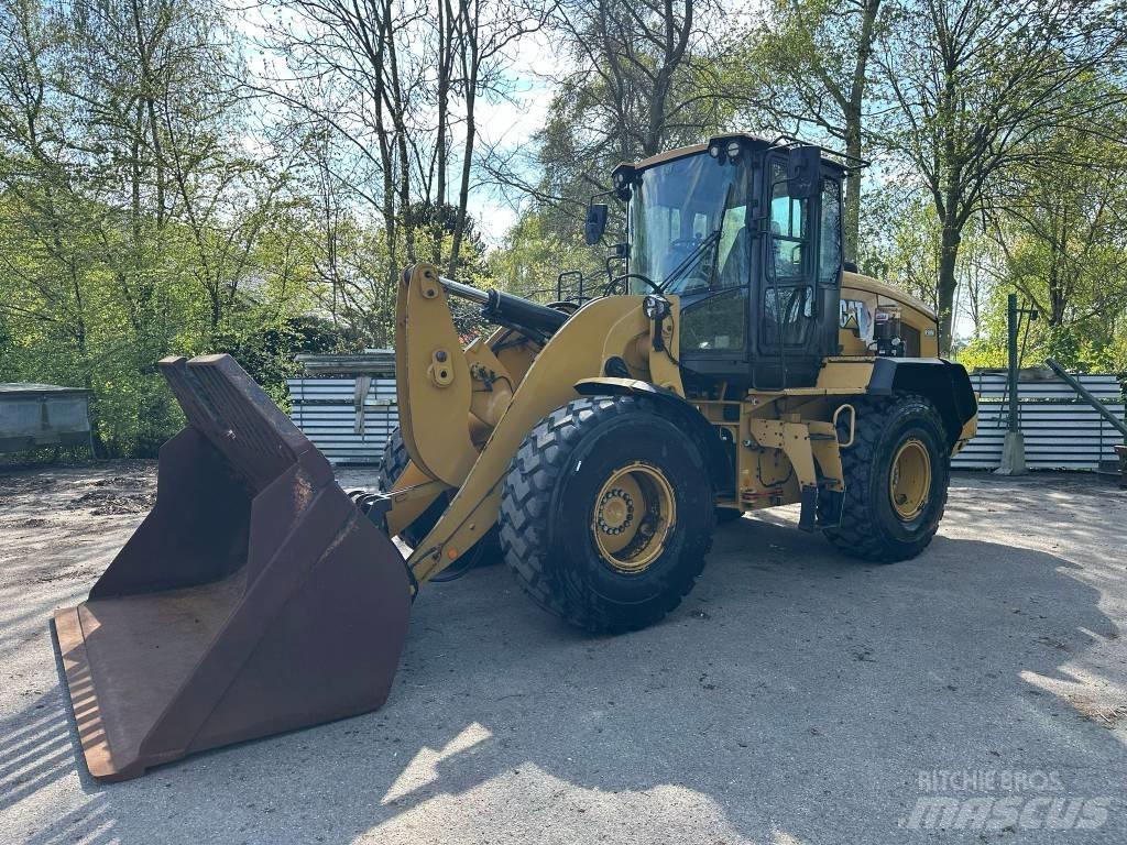 CAT 930M Iekrāvēji uz riteņiem
