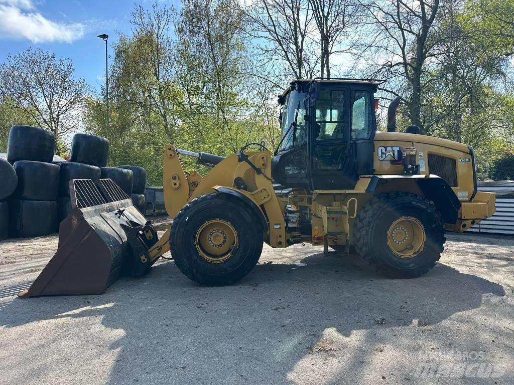CAT 930M Iekrāvēji uz riteņiem